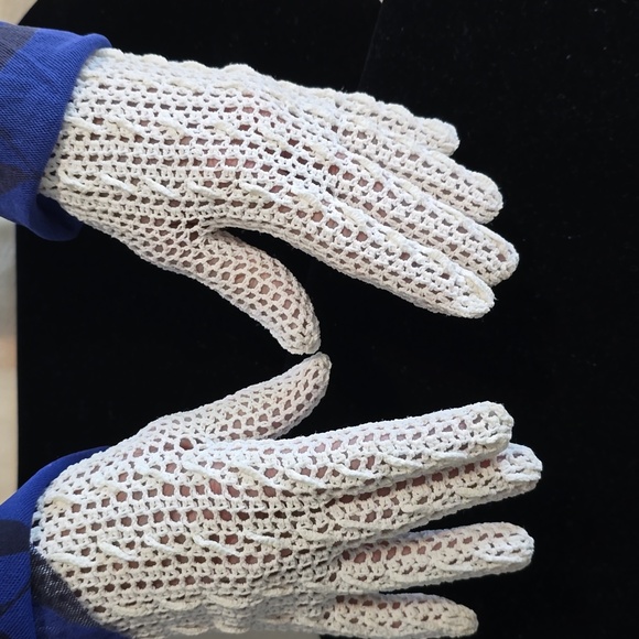 Vintage Accessories - Vintage 1930s Ivory Crochet Gloves S or M